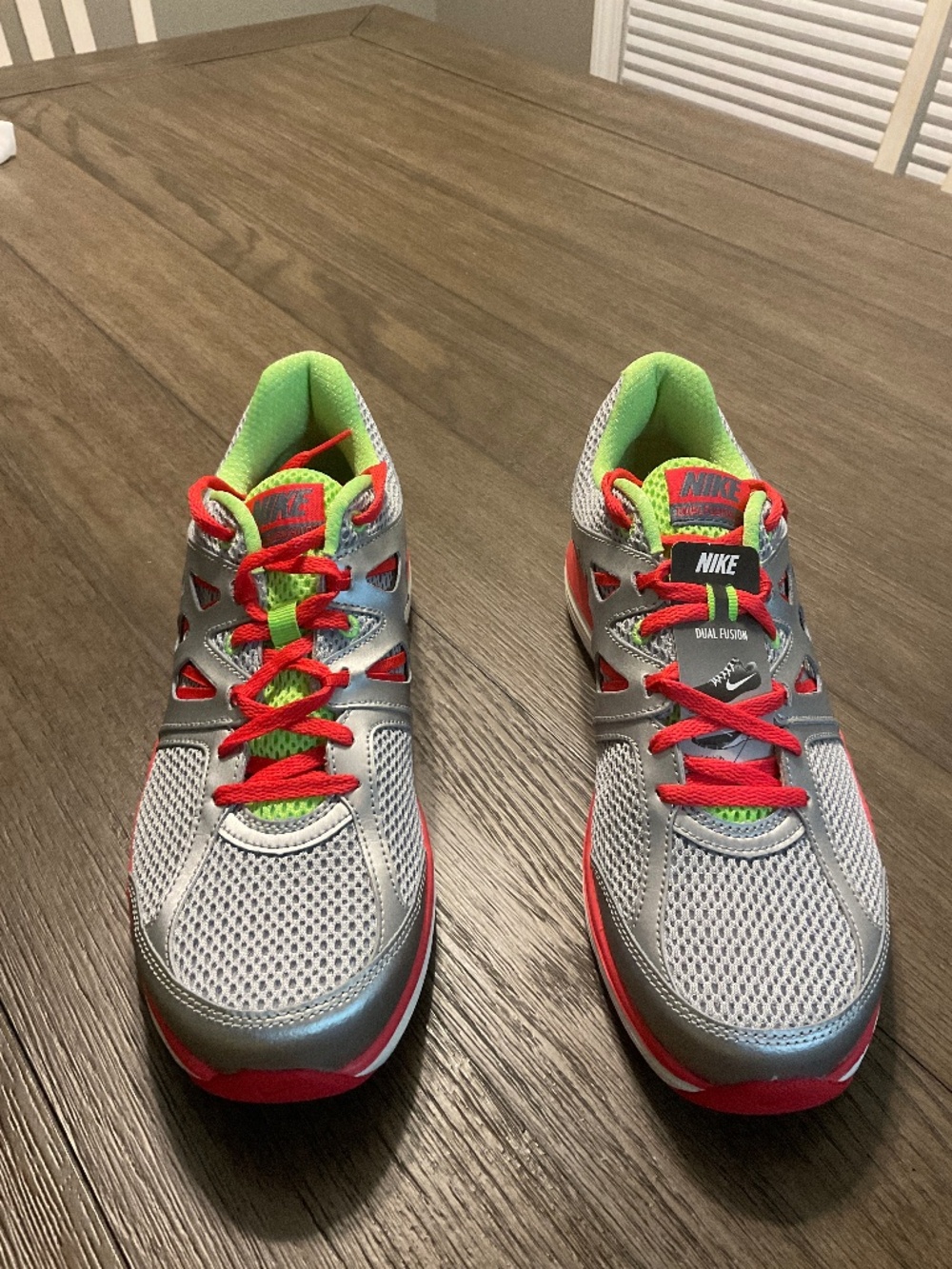 Nike Women’s Dual Fusion Lite Athletic Shoe Sz 10